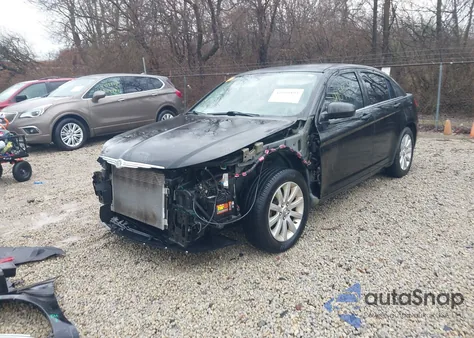 2010 Chrysler Sebring Limited z USA, uszkodzony, nr VIN 1C3CC5FB4AN207557